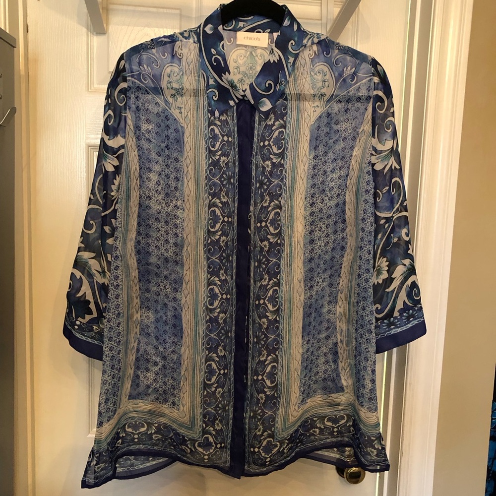 Chicoโs lightweight blue patterned blouse Size 2